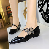 Chaussures à une seule couche Décoration en métal Bouche peu profonde Bout pointu Chaussures à talons bas compensés Escarpins